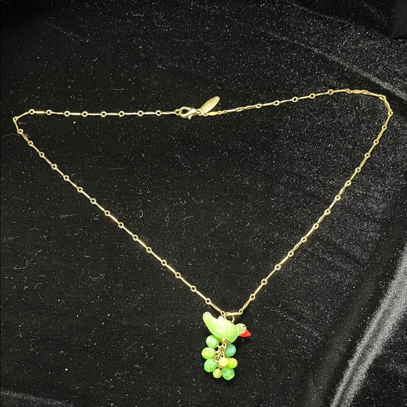 1559 Lenora Dame Vintage Green Bird with Grapes Glass Pendant Necklace - Picture 4 of 5